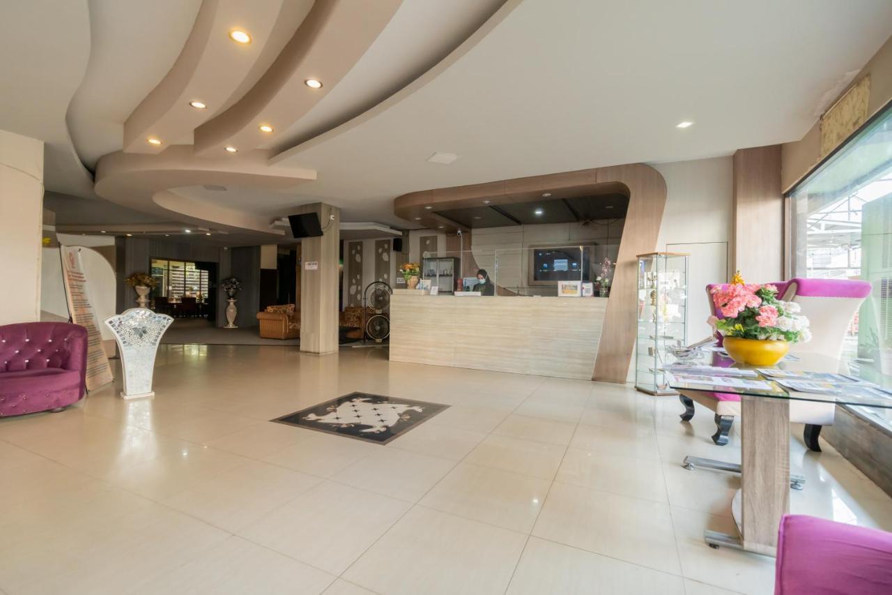 Urbanview Hotel Best Skip Palembang Esterno foto