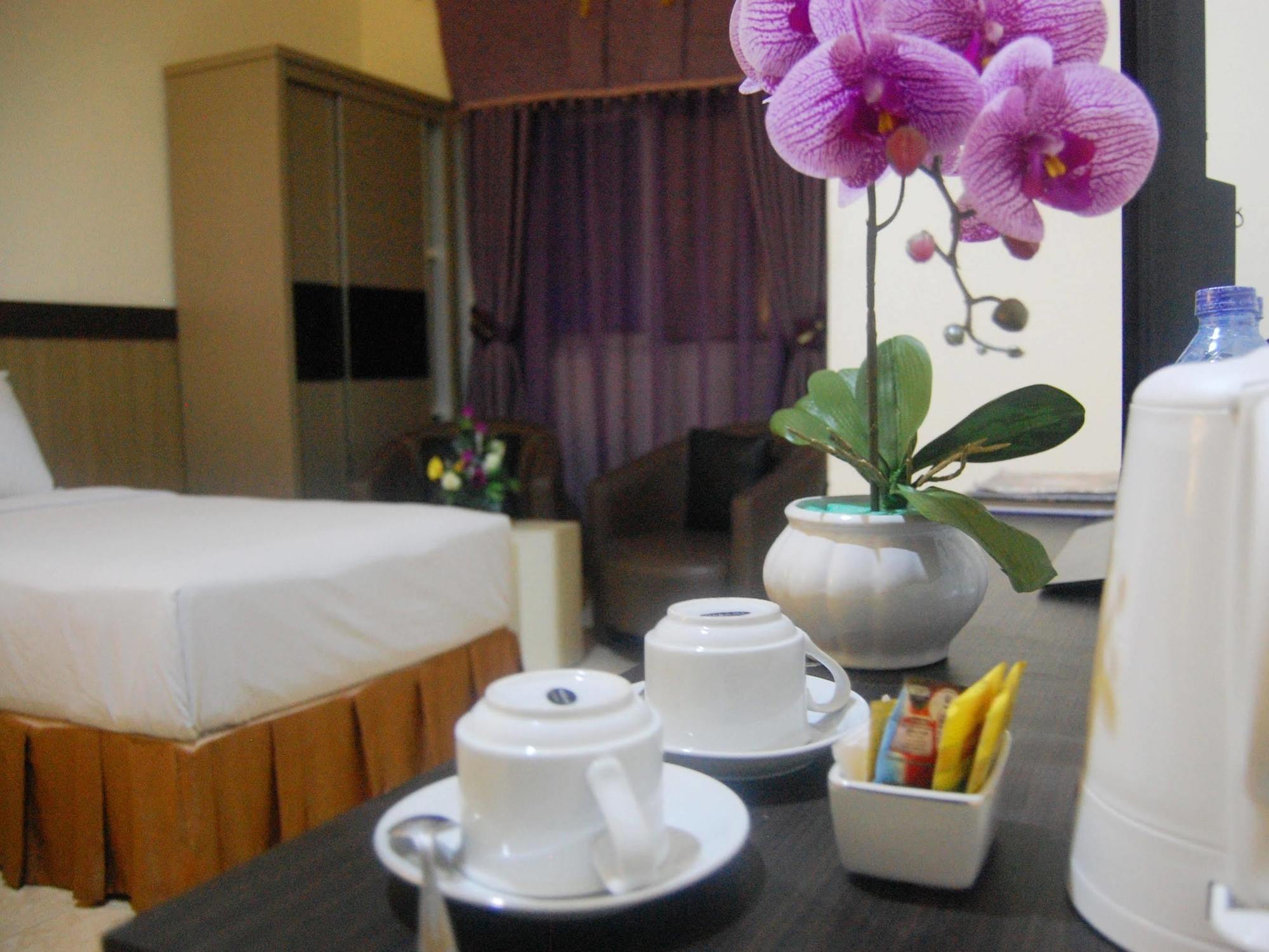 Urbanview Hotel Best Skip Palembang Esterno foto